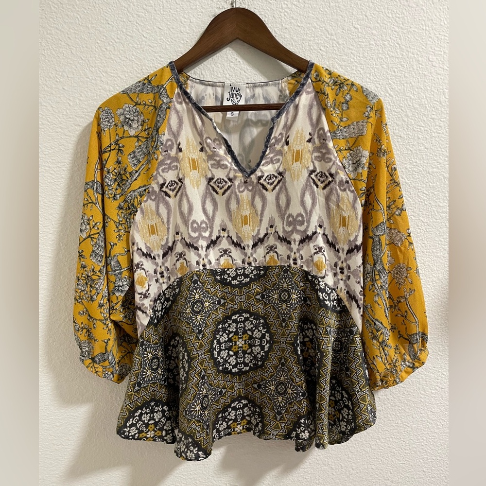 Ivy Jane Yellow and Gray Blouse